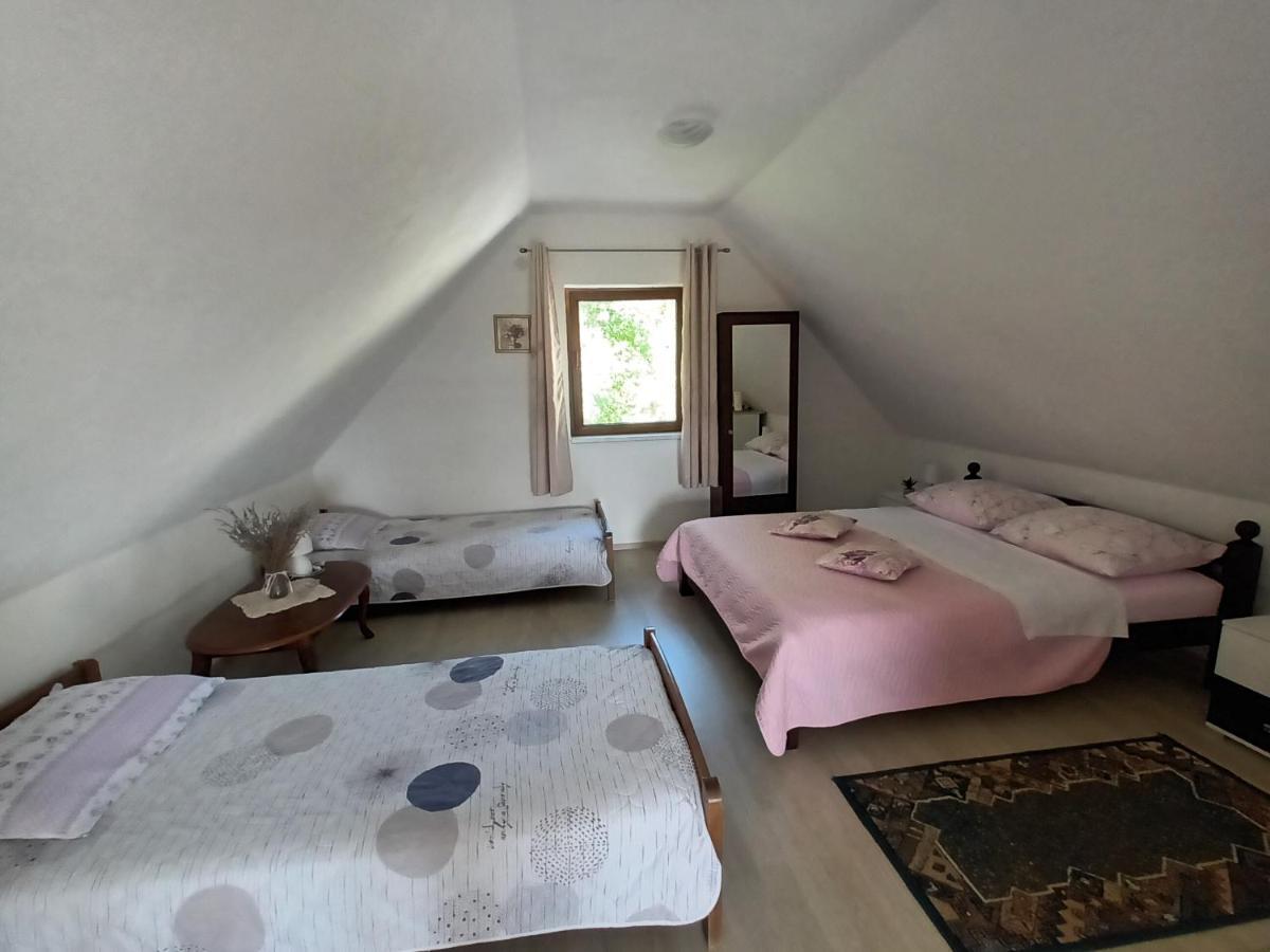 Guesthouse Loncar Plitvička Jezera Exteriör bild